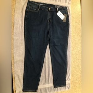 NWT Avenue Women’s Skinny Jeans Dark Wash Size 20